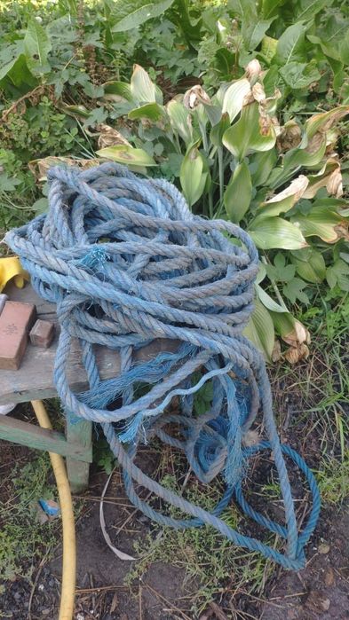 Синяя веревка, канат, трос