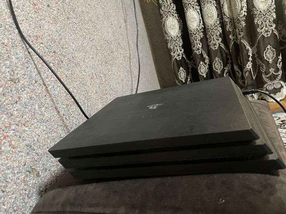 Play station 4 pro yangi 1 qol xotira 1 tb karobka dakument