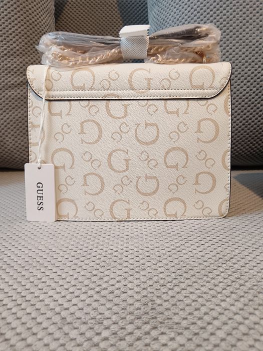 Poșete noi Guess!