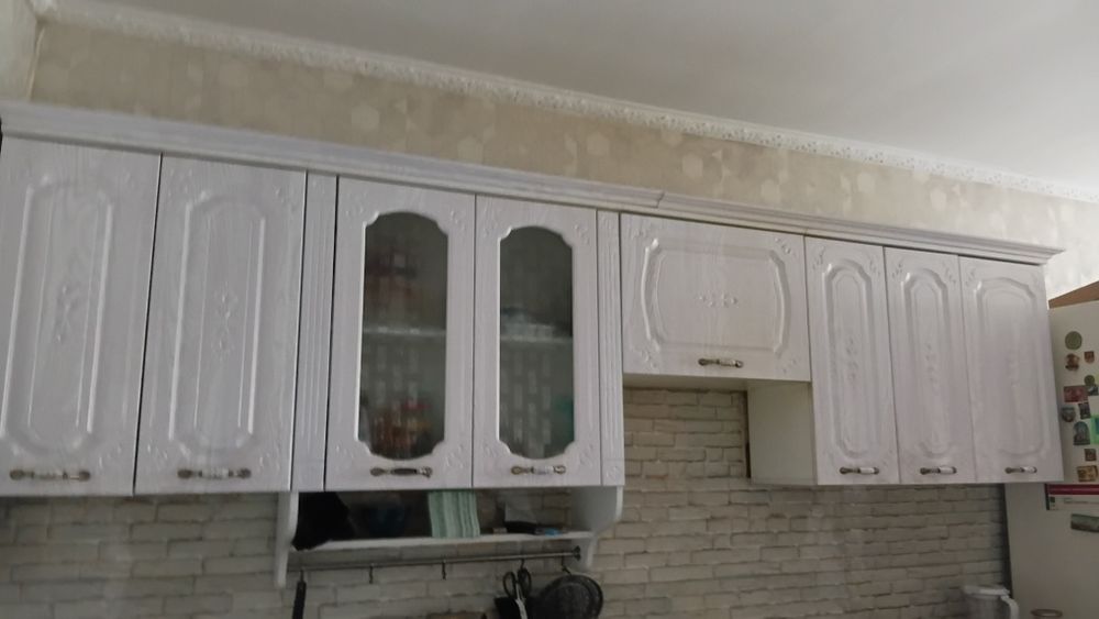 ЖК телевизор марки   AOс, гарнитуры