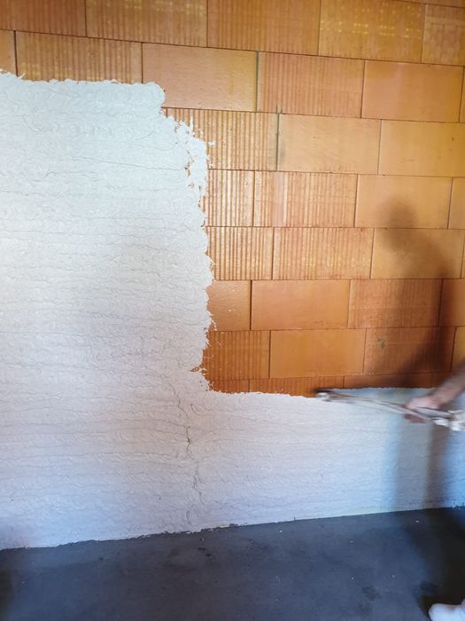 Zugrav Meseriaș ofer servicii de tencuit pe baza de ipsos, glet, zugravit, renovari