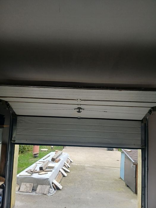 Vând ușa metalica garaj