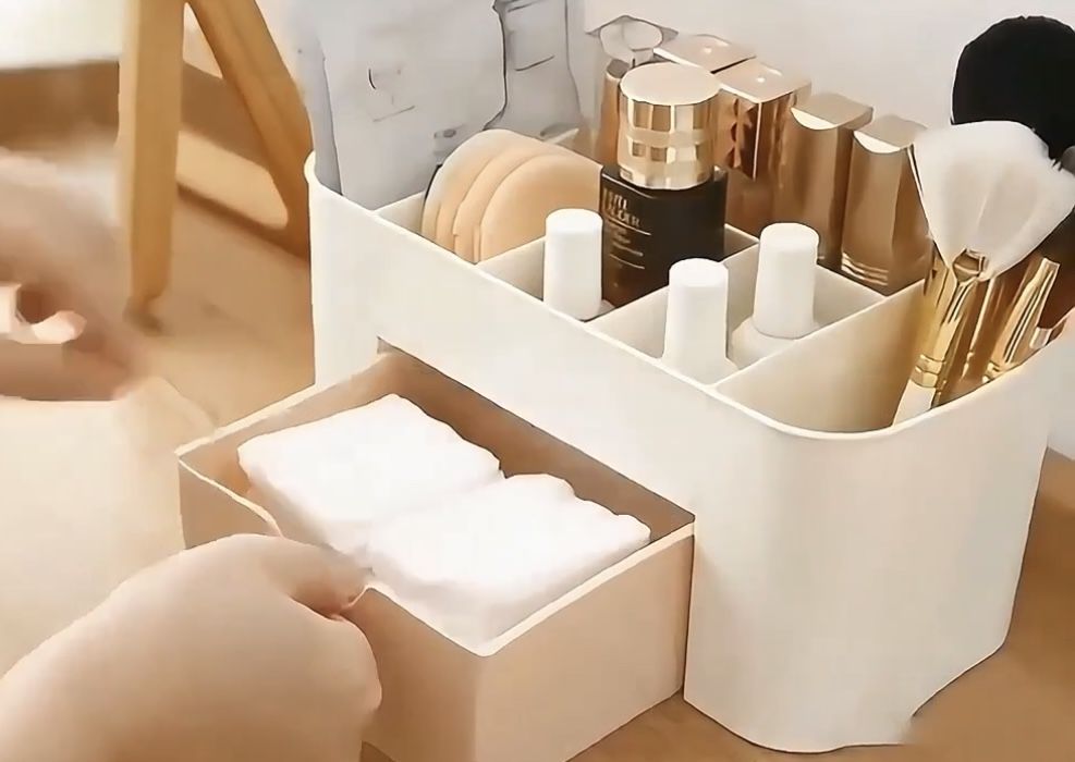 Органайзер за гримове