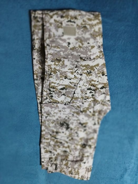 Pantaloni tactici camuflaj desert digital noi