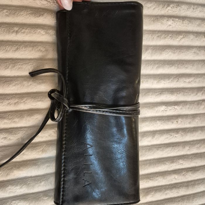 Четки за грим/естествена косъм в калъф от естествена кожа