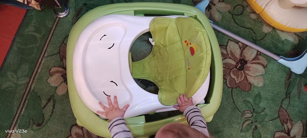 Продам Ходунки babyton