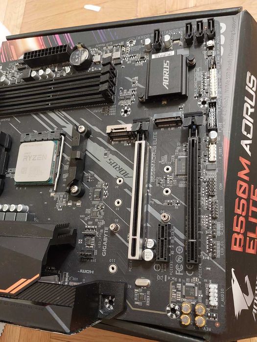 AMD Ryzen 9 5900X + Gigabyte B550M Aorus Elite