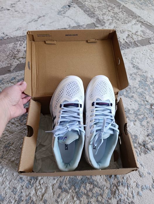 Кроссовки белые oasics