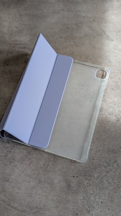 калъф за iPad Air M3 (2025) 13” – лилаво с прозрачен гръб