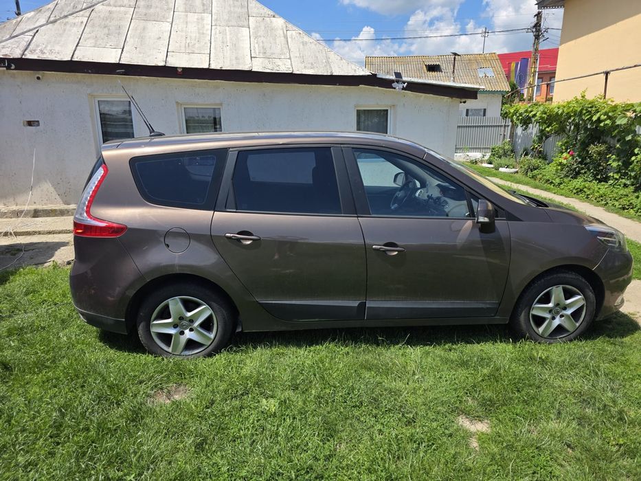 Renault grand scenic 2012