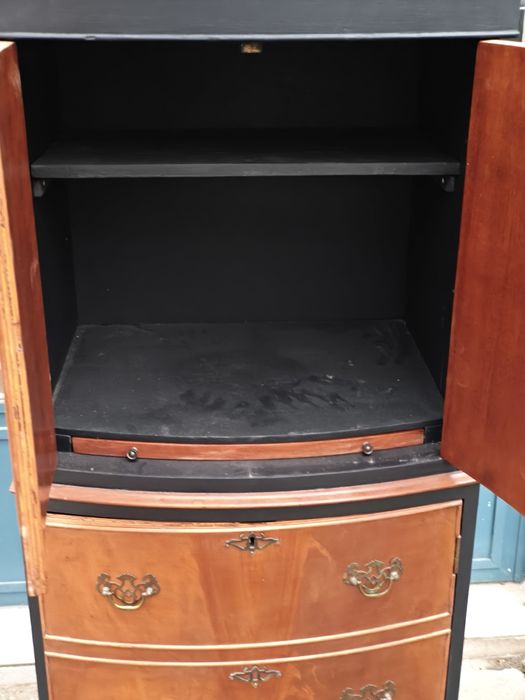 Антикварен скрин