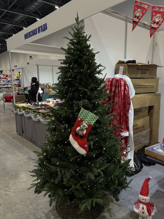 В продаже елки 180,210,240см