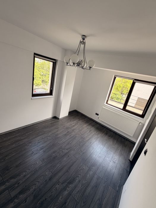 Vand Apartament 3 camere