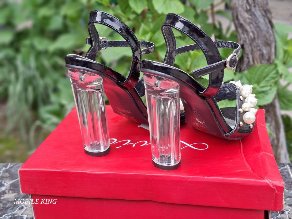 Нови Елегантни черни сандали с перли и прозрачен ток