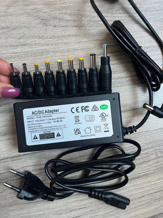 универсален захранващ адаптер AC/DC TP06-190342