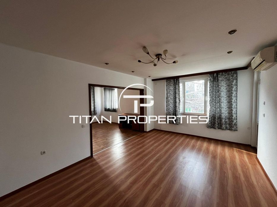 Многостаен апартамент за продажба в кв. Кючук Париж