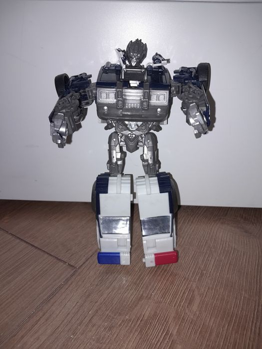 Полицейская машина робот трансформер