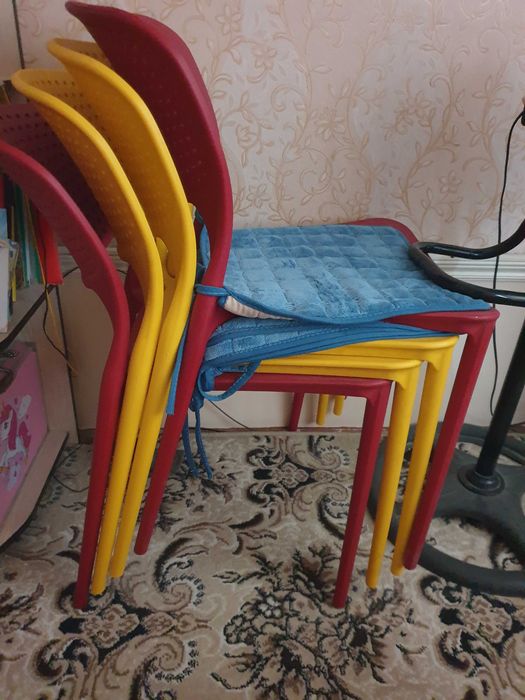 Стулья пластиковые