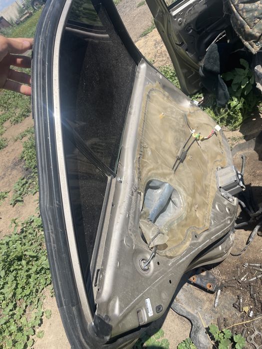 Зданяя правая дверь камри 40 европеец !