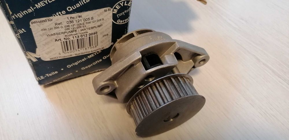 Pompa de apa GOLF V 1.4 mpi cod VAG 036 121 005 S