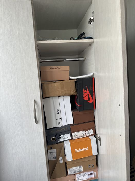 Срочно продам два одинаковых шкафа!