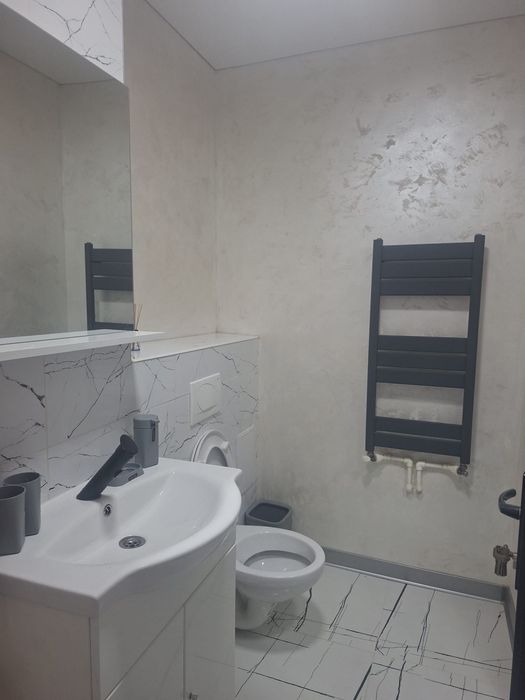 Ofer spre închiriere apartament cu 1 cameră zona Roșiori
