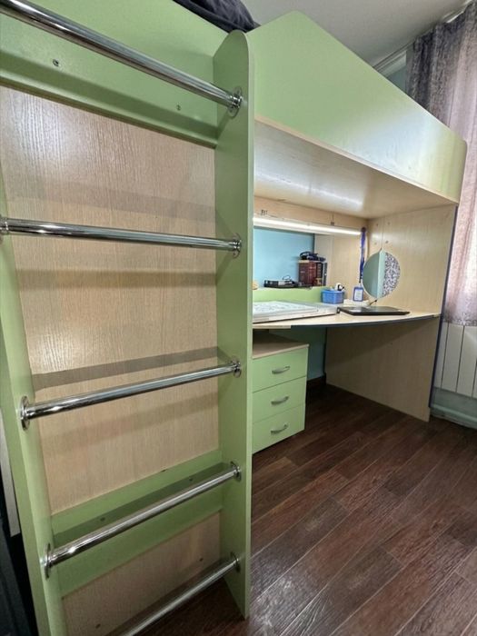Продам Кровать-чердак с матрасом (Торг)