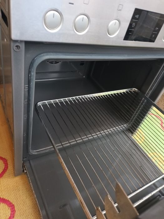 Фурна за вграждане  с керамични котлони  BOSH