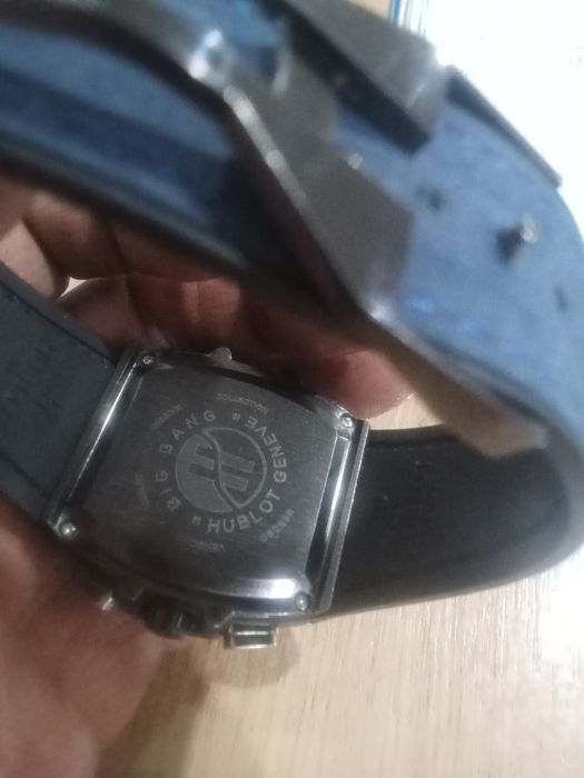 Мужская часы фирма HUBLOT