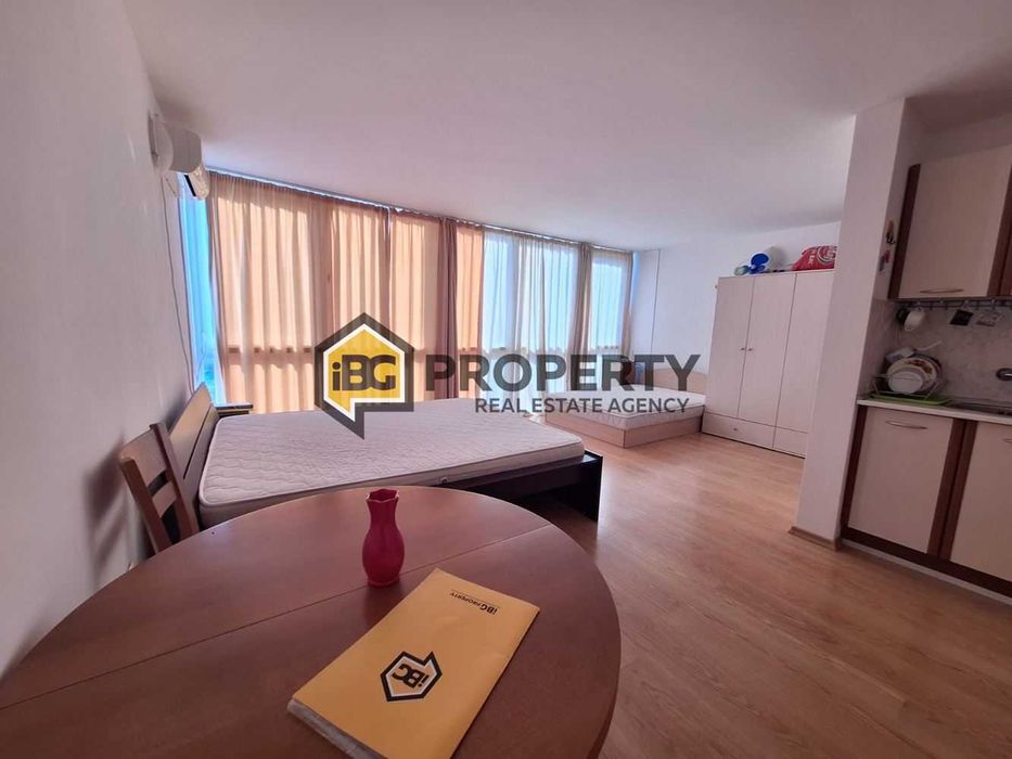 Просторен и светъл апартамент в Бяла