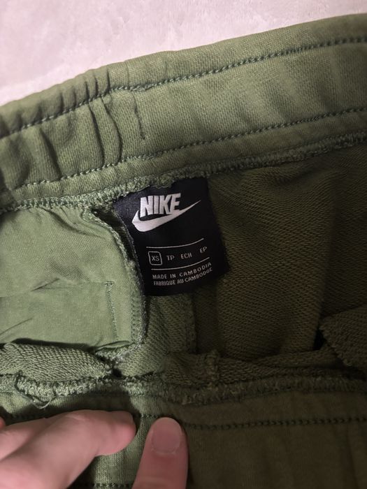 Продавам комплемт Nike Swoosh
