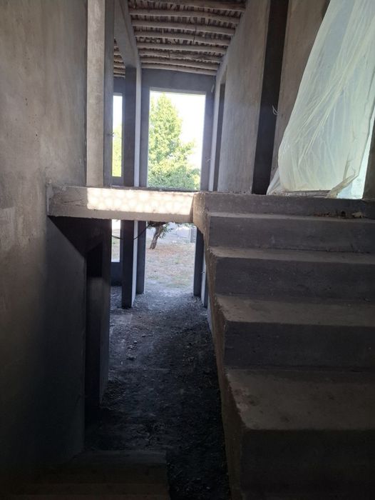 Oqtoshda  tayyor karopka dacha sotiladi