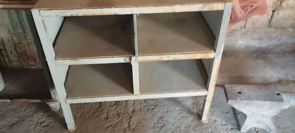 Tiski тиски sotiladi,  360 °  gradus aylanadi sastayani alo darajada.