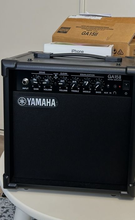 электрогитара и комбоусилитель