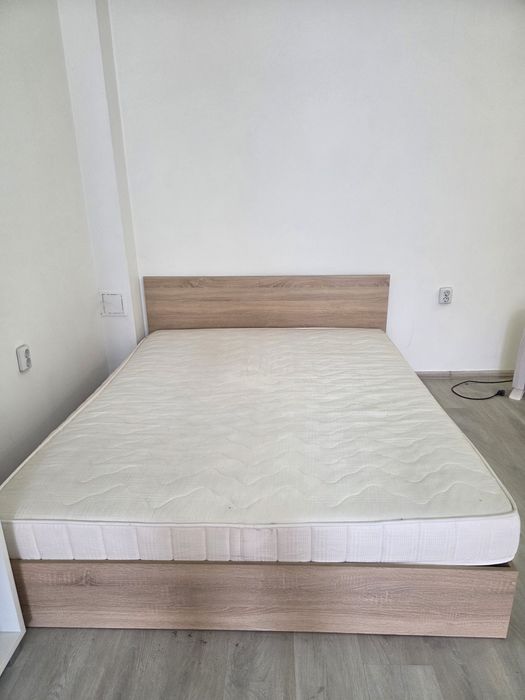 Спалня с латексов матрак