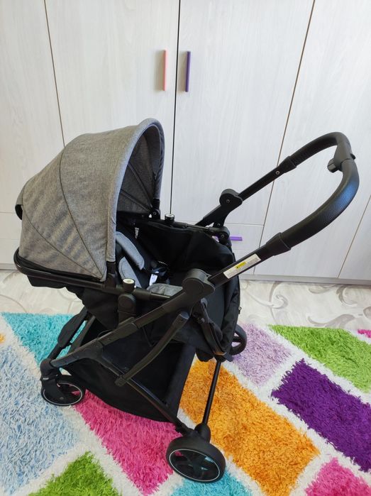 Коляска очень легкая, для новорожденных