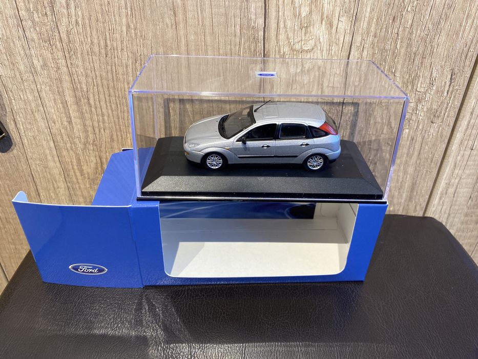 Minichamps Ford FOCUS an 1999 5 usi macheta metalică scara 1:43