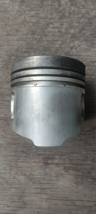 Продам б/у поршнь Тейкин(std) на 4м40