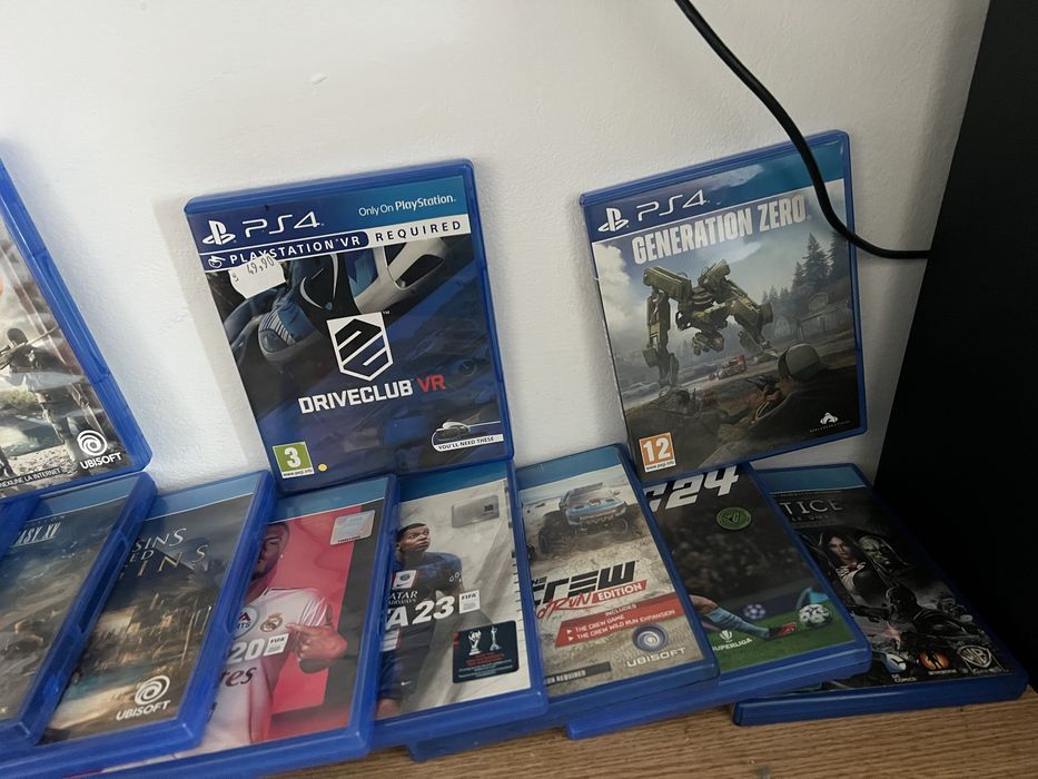 Ps4 pro with monnitoore asus 144 hz with a web cam and vr and 12 game