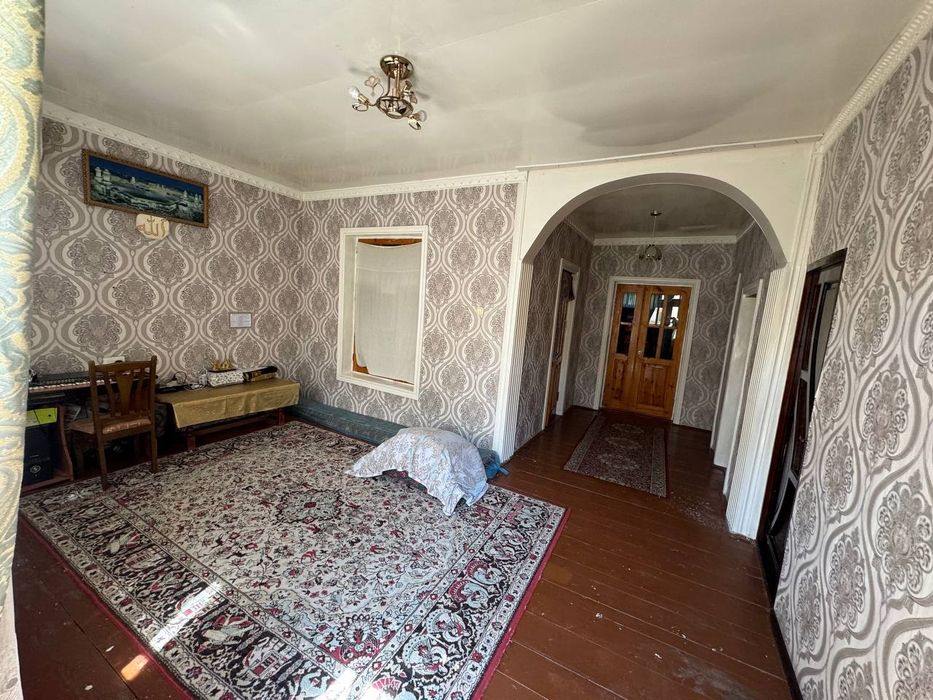 Участок сотилади 5 соток . Сутиги 30 мингдан