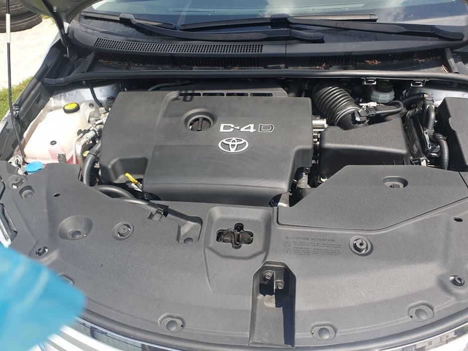 Toyota Avenis 2000 cm
