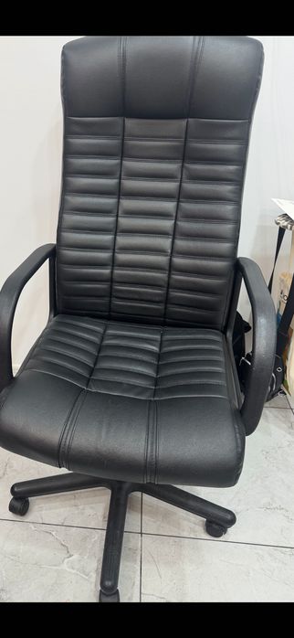 Продаю офисное кожаное кресло руководителя премиум класса