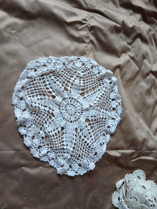 Чаши чинии и вази