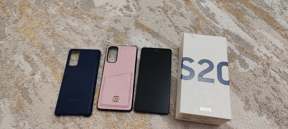 Продам Samsung galaxy s 20 fe.