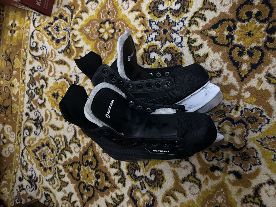 Коньки продам срочно 37 размер