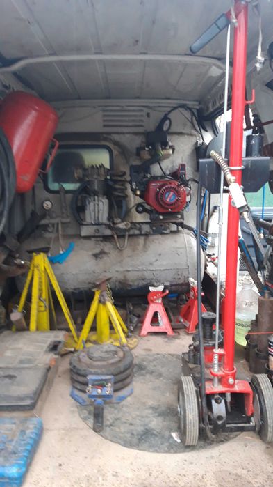 Autoutilitara echipata pentru vulcanizare