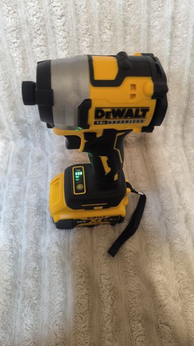 Винтоверт инпакт DeWalt