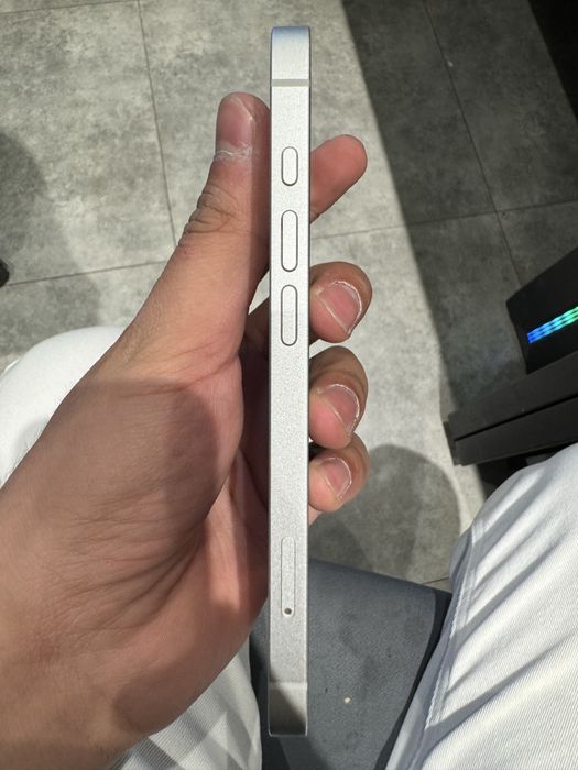Iphone 16e xolati ideal