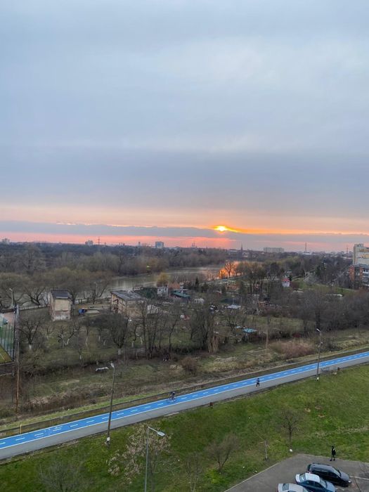 Dau in chirie  apartament 4 camere pe Malul Muresului