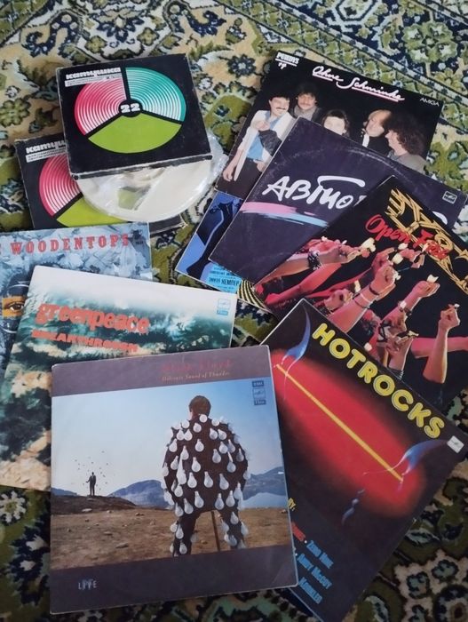 Аудиокассета с катушками.